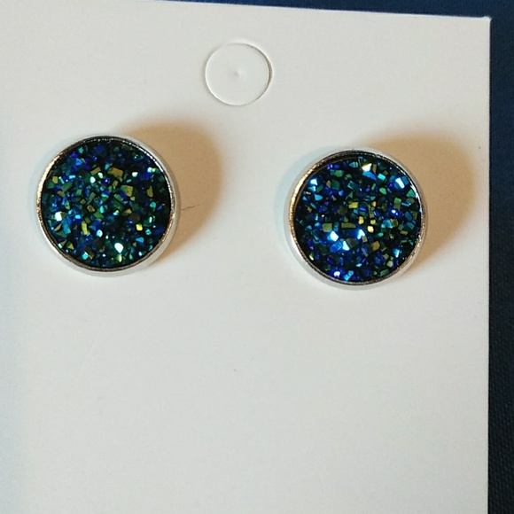 Handmade sliver  blue/green stud earrings - Picture 1 of 3